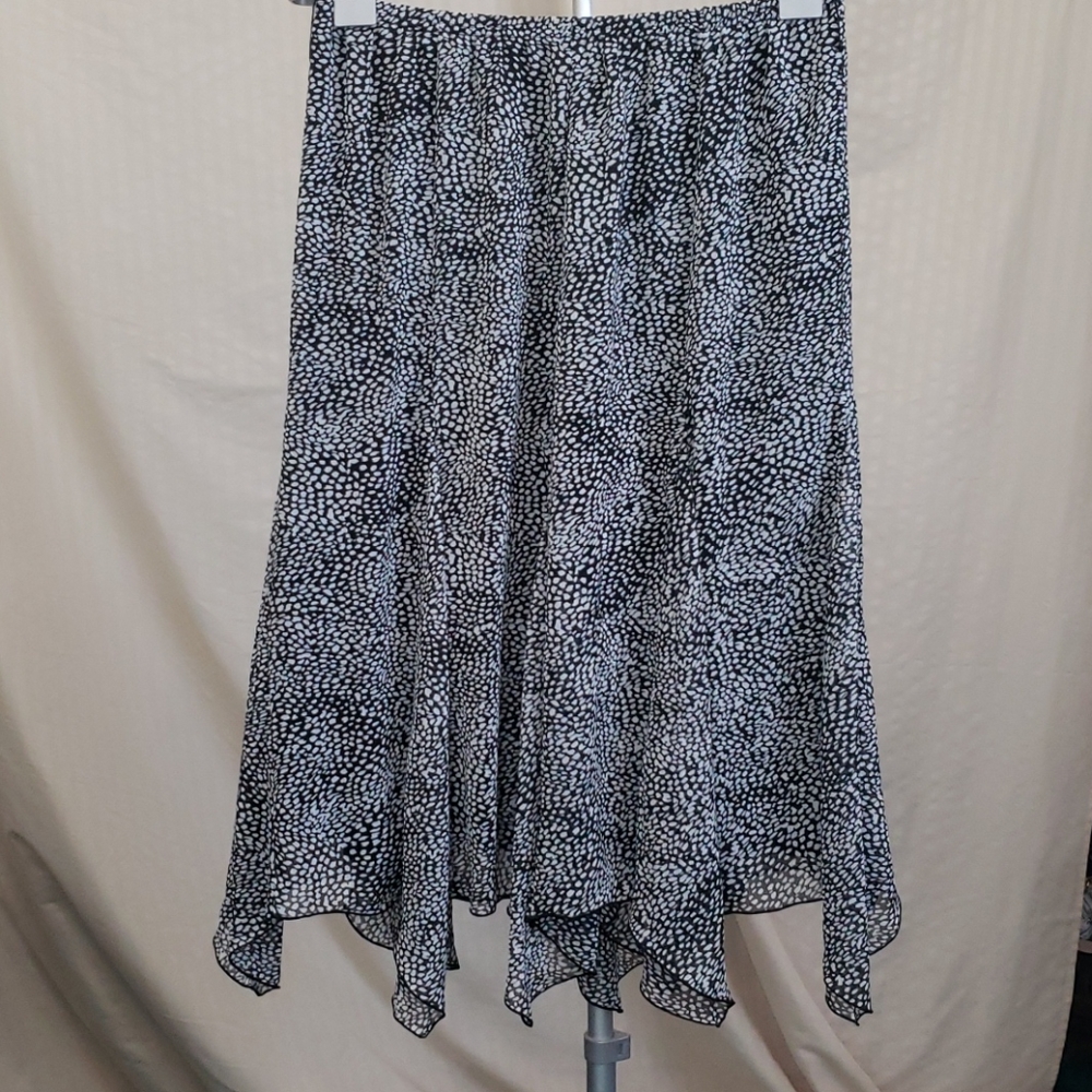 Skirt with handkerchief hem